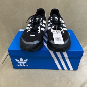 brand new Adidas Sneaker